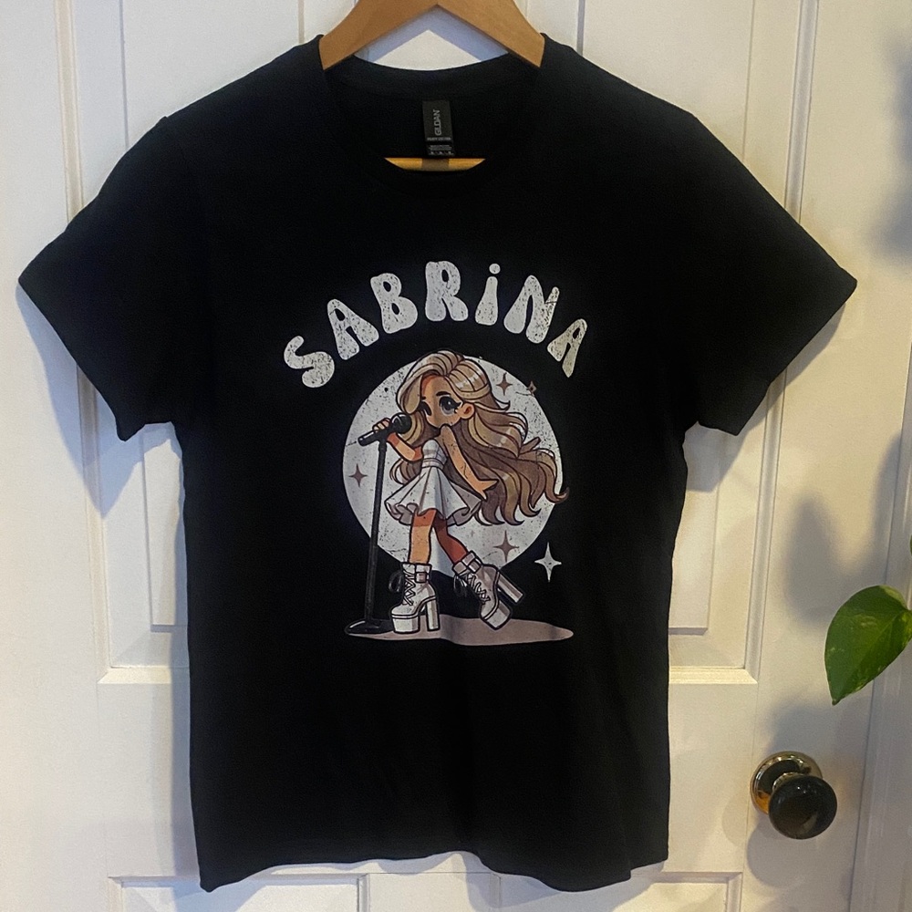 Sabrina Carpenter graphic cartoon T-shirt music top pop black Women’s medium